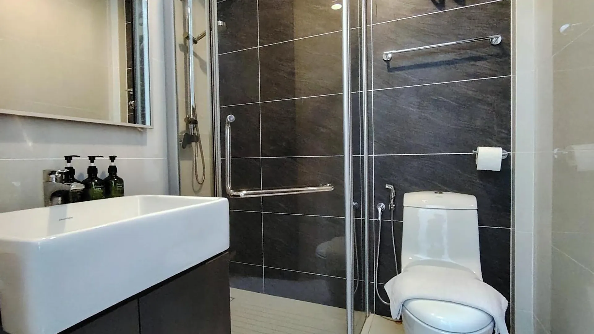 Astonishing Ocean View 3 Bedroom Apartment Johor Bahru 0*,  Malesia